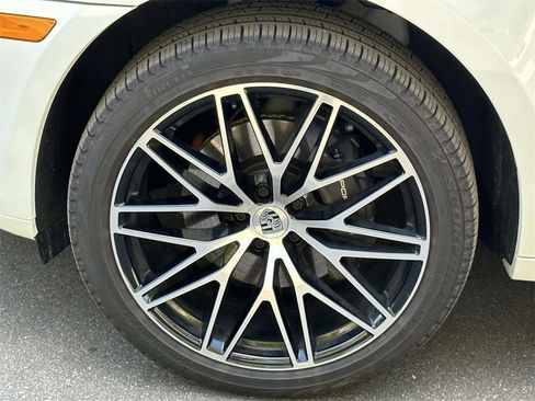 Used 2025 Porsche Macan image 11