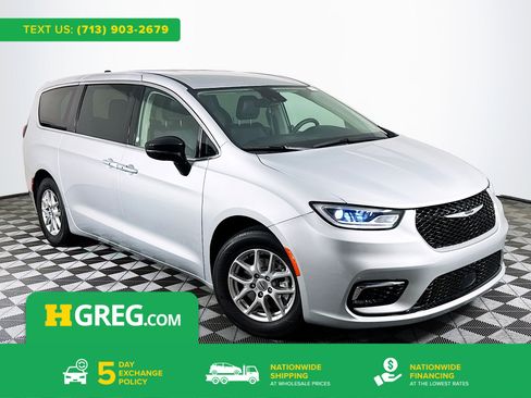 Used 2024 Chrysler Pacifica Touring-L FWD image 1