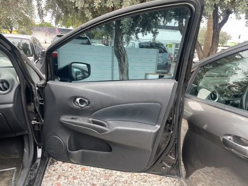 Used 2016 Nissan Versa SV image 7