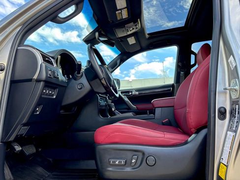 Used 2023 Lexus GX 460 Premium w/ Premium Package image 10