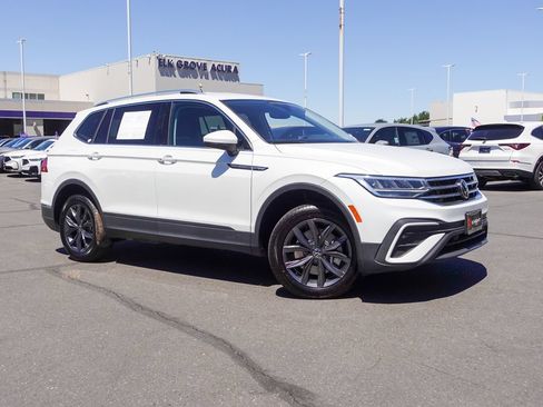 Used 2023 Volkswagen Tiguan SE FWD image 5