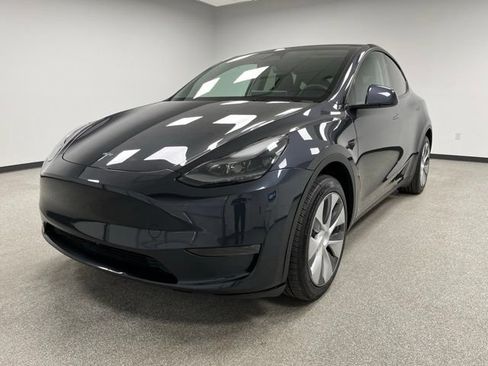 Used 2024 Tesla Model Y 2WD image 4
