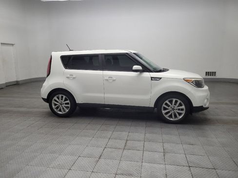 Used 2019 Kia Soul + FWD image 11