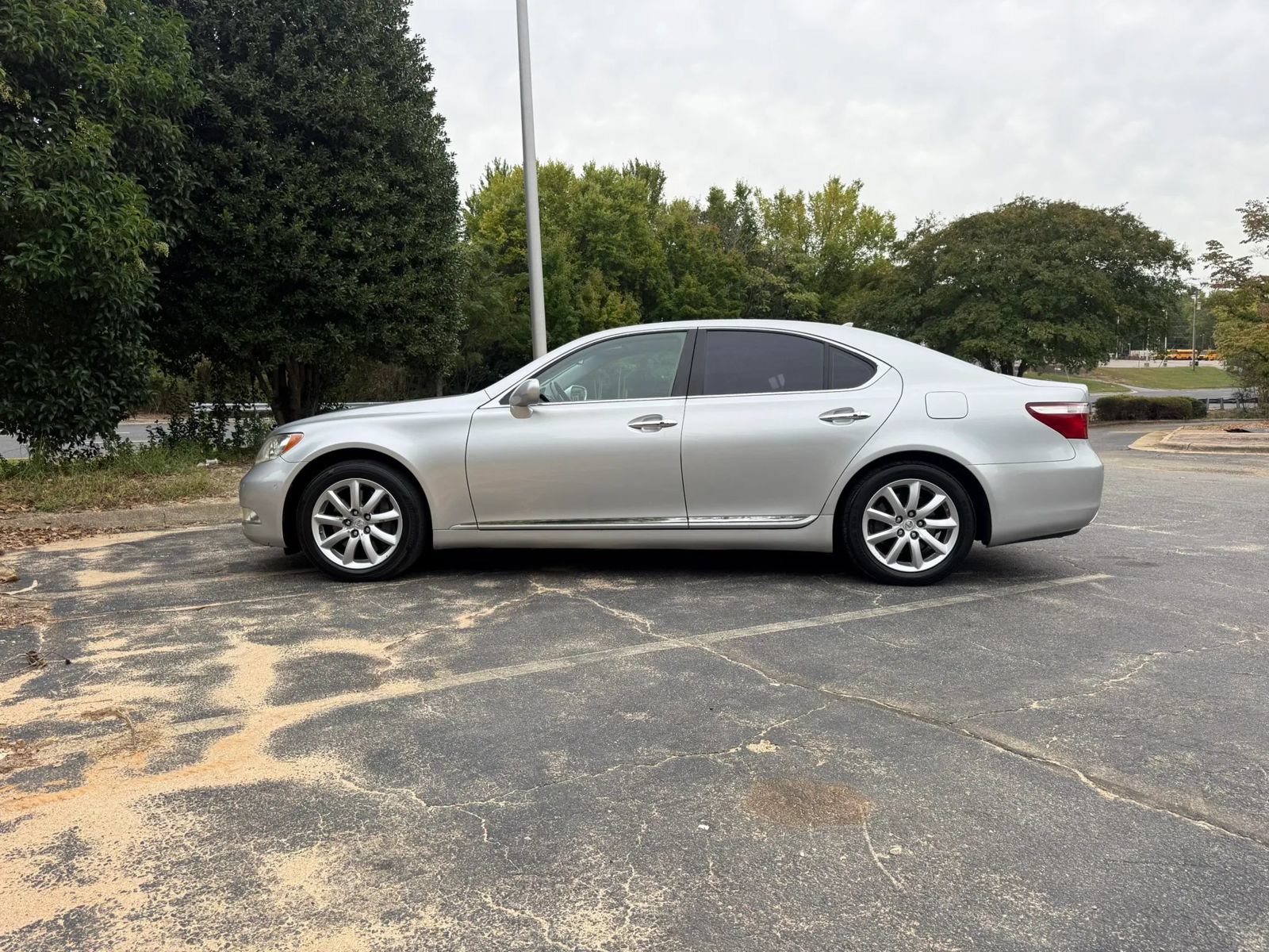 Used 2009 Lexus LS 460 AWD w/ Comfort Seating Pkg image 5