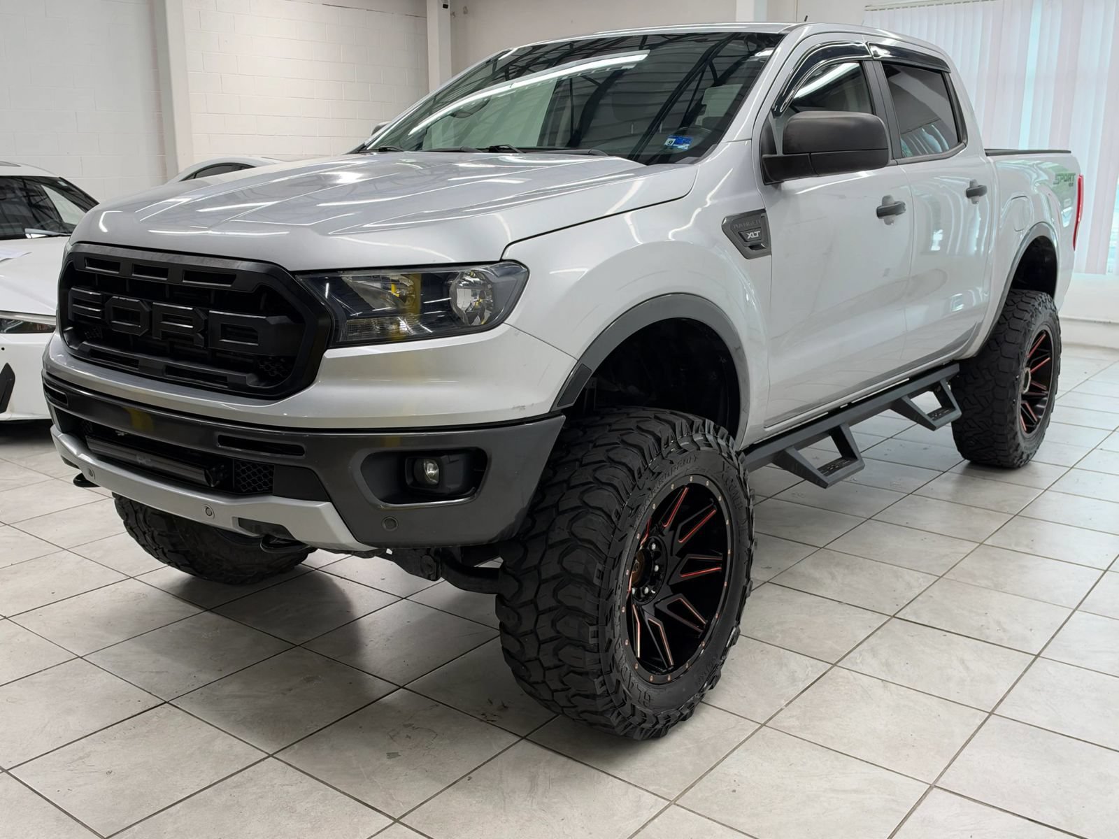Used 2019 Ford Ranger XLT w/ Equipment Group 302A Luxury AWD/4WD image 3