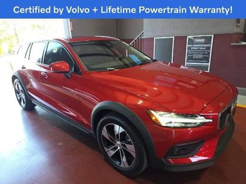 Used 2025 Volvo V60 B5 Cross Country Plus AWD/4WD image 2