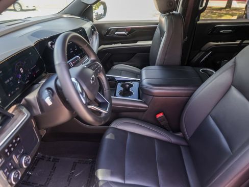 Used 2025 Chevrolet Tahoe Z71 AWD/4WD image 12