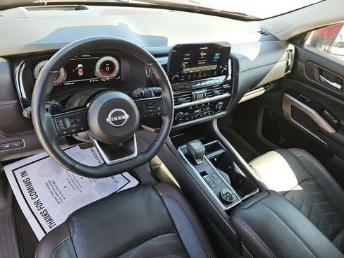 Used 2024 Nissan Pathfinder Platinum w/ Cargo Package image 22