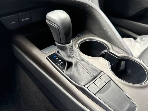 Used 2024 Toyota Camry SE w/ Cold Weather Package FWD image 33