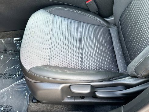 Certified 2025 Chevrolet Trax LT w/ Driver Confidence Package image 18