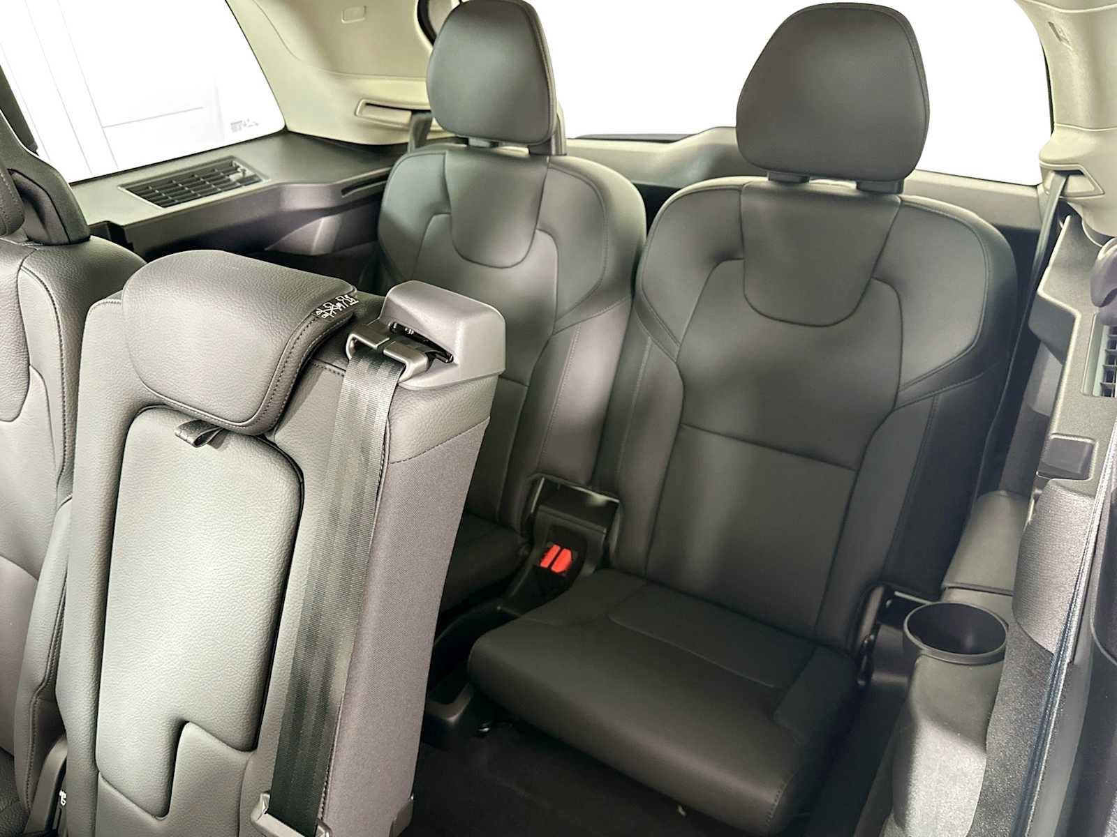 Certified 2025 Volvo XC90 T8 Plus w/ Protection Package Premier AWD/4WD image 23