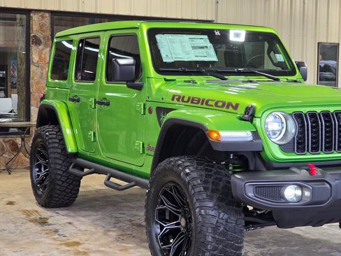 New 2025 Jeep Wrangler Unlimited Rubicon w/ Technology Group image 39