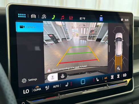 New 2026 Volkswagen Tiguan SE R-Line FWD image 25