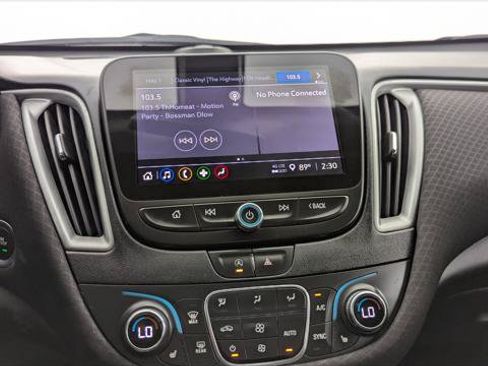 Used 2022 Chevrolet Malibu LT FWD image 26