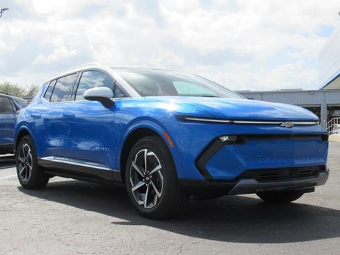 New 2025 Chevrolet Equinox EV LT w/ Convenience Package image 3