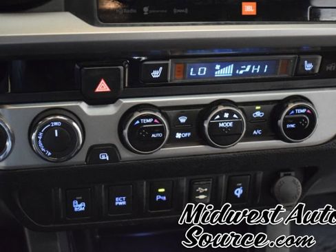 Used 2017 Toyota Tacoma Limited w/ Tow Package AWD/4WD image 26