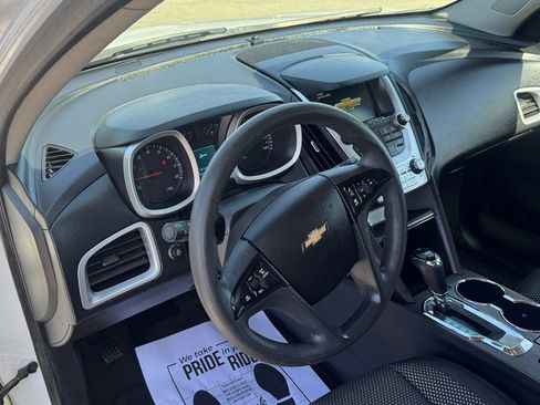Used 2017 Chevrolet Equinox LS FWD image 15