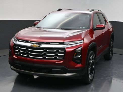 Used 2025 Chevrolet Equinox LT w/ Convenience Package II FWD image 3