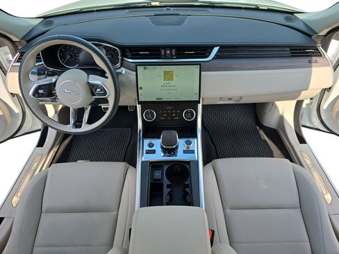 Used 2022 Jaguar XF SE RWD image 9