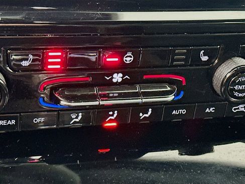 Certified 2024 Jeep Grand Cherokee Altitude image 30