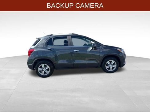 Used 2018 Chevrolet Trax LT w/ LT Convenience Package image 8