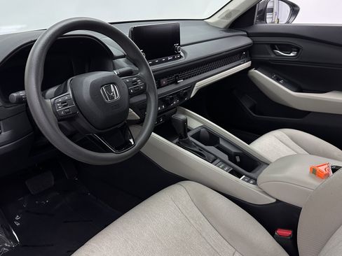 Used 2025 Honda Accord SE image 10