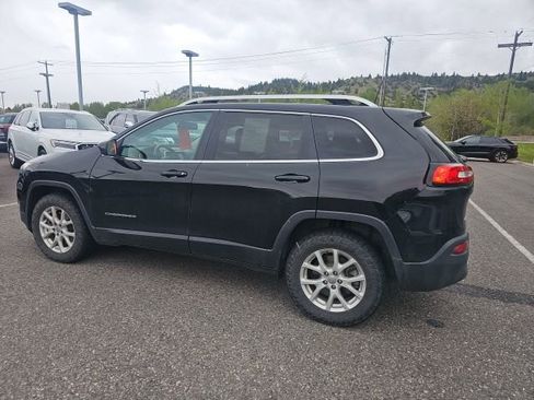Used 2018 Jeep Cherokee Latitude Plus w/ Cold Weather Group AWD/4WD image 6