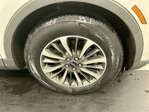 Used 2019 Lincoln Nautilus Select image 8