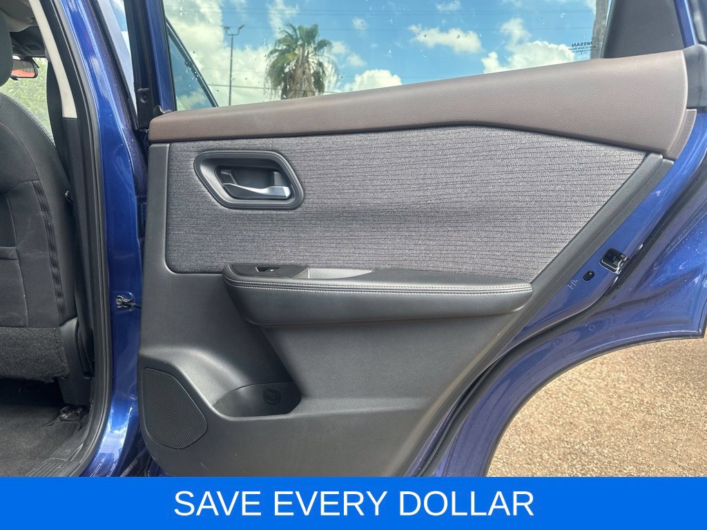 Used 2022 Nissan Rogue SV FWD image 17