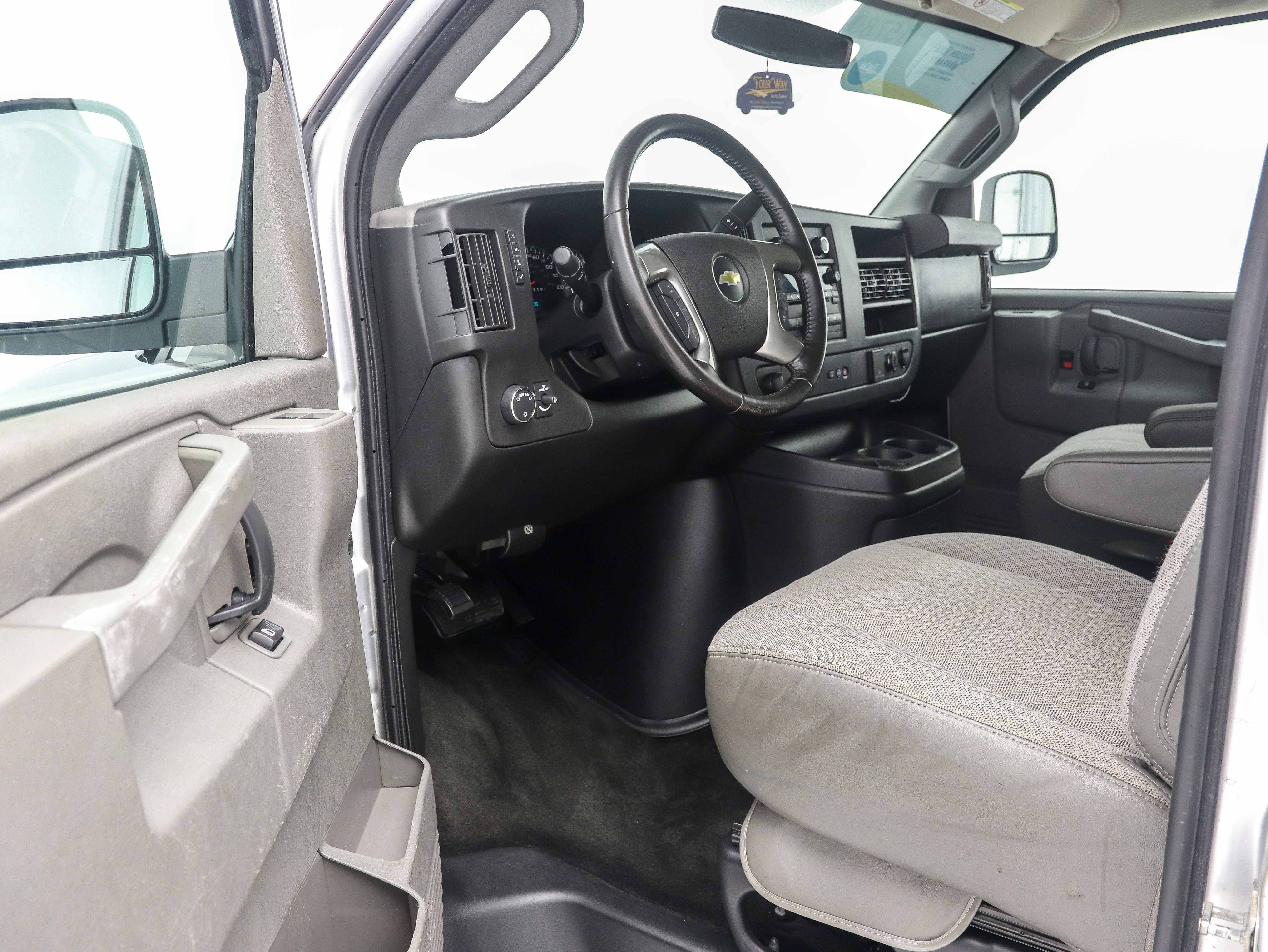 Used 2016 Chevrolet Express 3500 LT w/ LT Preferred Equipment Group RWD image 12