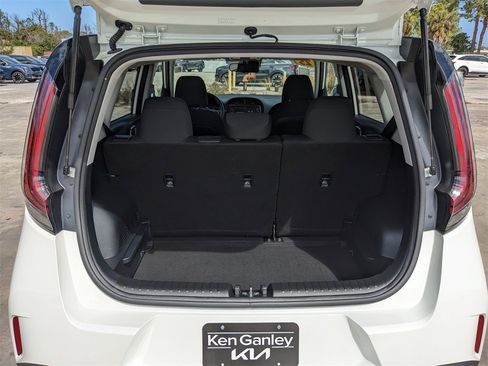 Certified 2025 Kia Soul LX image 13