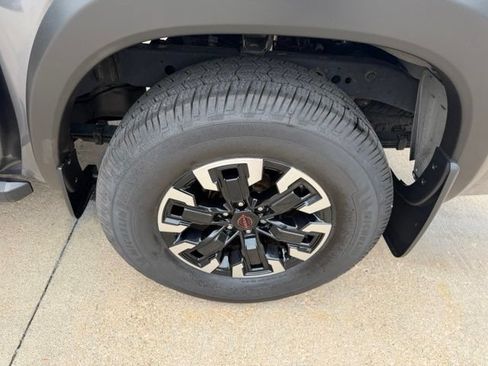 Used 2022 Nissan Frontier PRO-4X w/ Technology Package AWD/4WD image 29