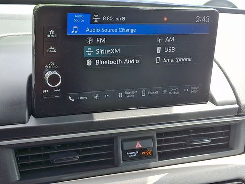 Used 2025 Honda Pilot EX-L image 17