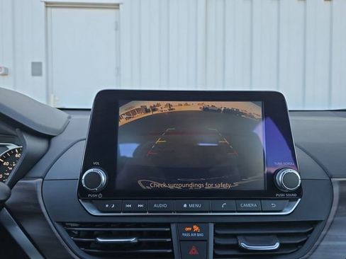 Used 2024 Nissan Altima 2.5 SV image 9