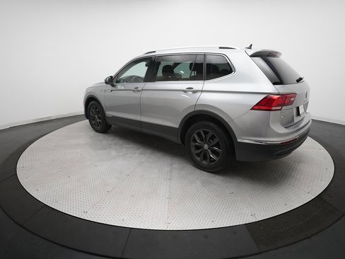 Used 2024 Volkswagen Tiguan SE image 12