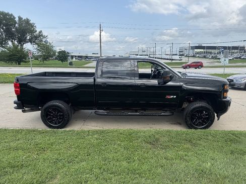 Used 2019 Chevrolet Silverado 2500 LTZ w/ Midnight Edition AWD/4WD image 6