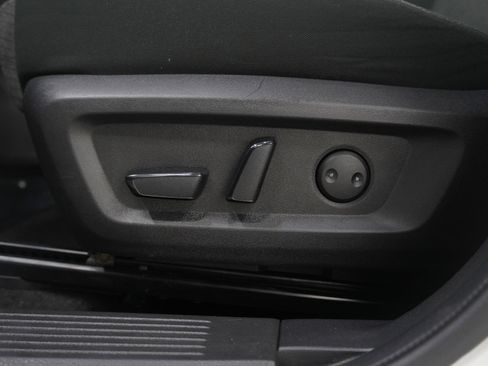 Used 2023 Nissan Rogue SV image 24