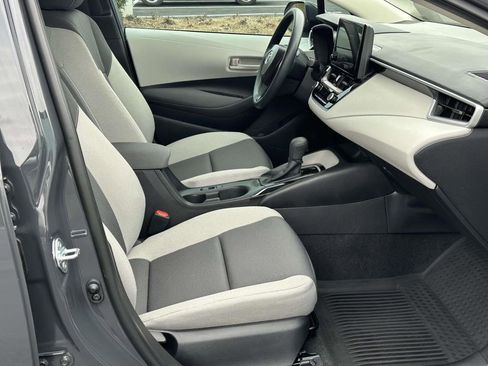 Used 2025 Toyota Corolla LE w/ Convenience Package image 6