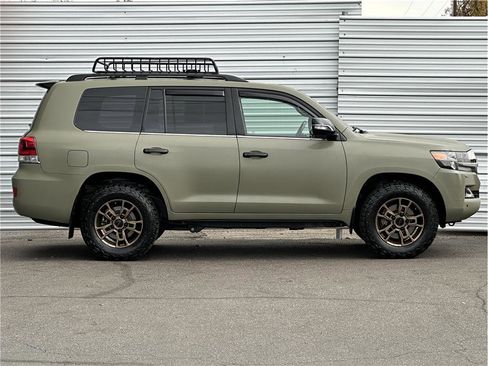 Used 2021 Toyota Land Cruiser Heritage Edition image 9