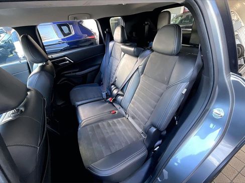 Used 2024 Mitsubishi Outlander SE image 14