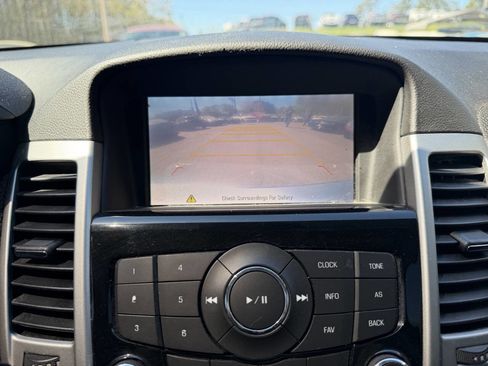 Used 2016 Chevrolet Cruze LT w/ Technology Package image 17