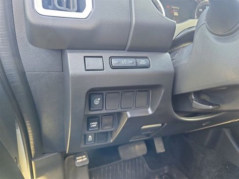 Used 2025 Nissan Frontier SV image 9