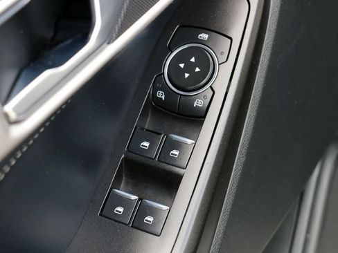 Used 2020 Ford Explorer XLT w/ Equipment Group 202A AWD/4WD image 15