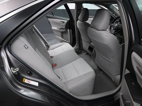 Used 2016 Toyota Camry LE FWD image 29