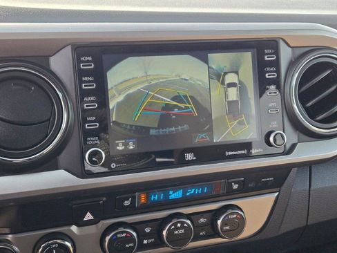 Used 2022 Toyota Tacoma Limited image 24