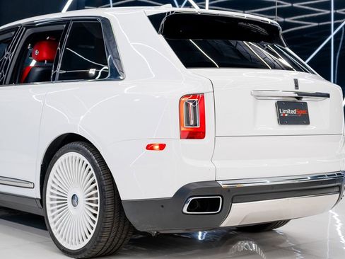 Used 2021 Rolls-Royce Cullinan image 14