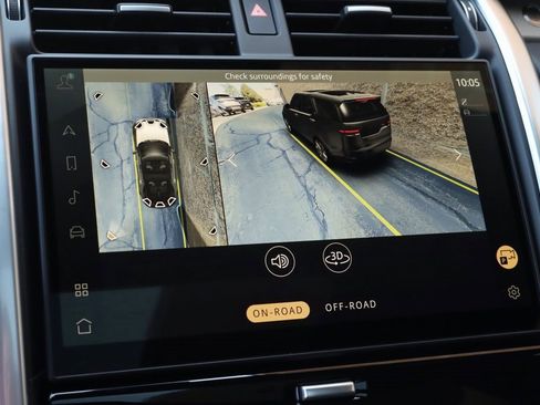 Certified 2024 Land Rover Discovery Dynamic SE image 24