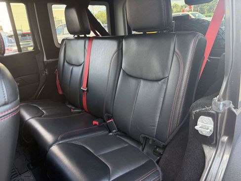Used 2017 Jeep Wrangler Unlimited Rubicon AWD/4WD image 18