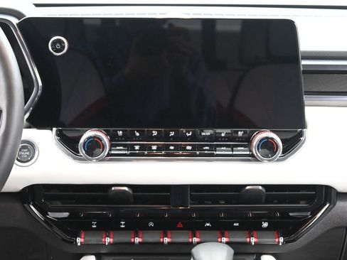 Used 2024 GMC Canyon AT4X image 26