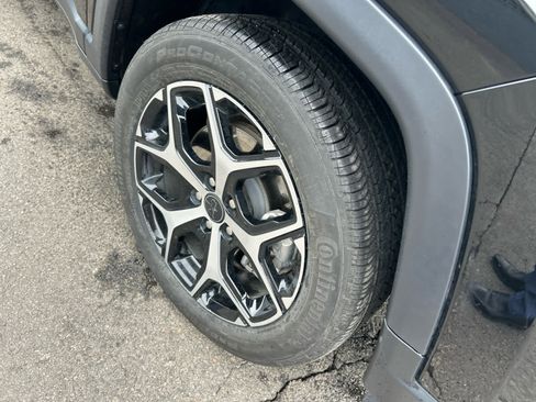 Used 2025 Jeep Compass Limited image 13